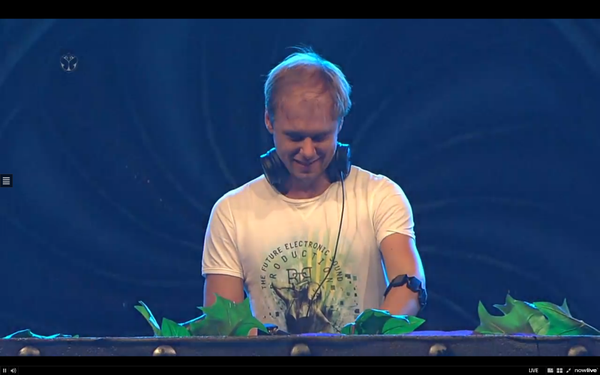 andyhxx's tweet photo. Armin van Buuren cerró de manera increíble!! #TomorrowWorld #TomorrowWorld2015 #TomorrowWorldLIVE @arminvanbuuren http://t.co/64iNQldOMM