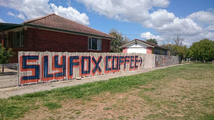 ntnlcptlst's tweet photo. The sly fox coffee sign is the best.  #canberra #coffee #oconnor http://t.co/3Uzy0MAPu2
