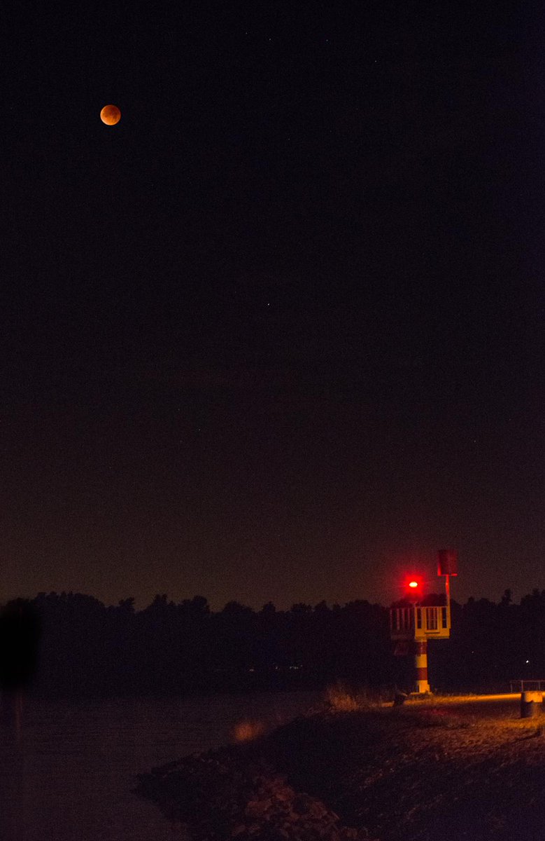 Gorinchem een parel aan de rivier.... fenomenale supermaansverduistering. #supermaan #bloodmoon #maansverduistering