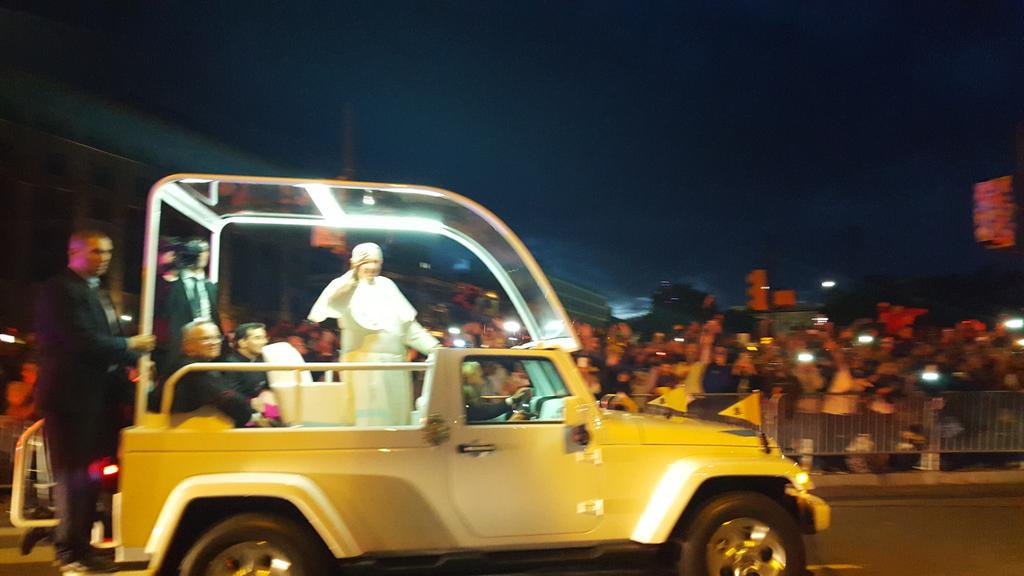 gloriiababii's tweet photo. @ABC7DavidOno @Pontifex thank you so much for the opportunity you gave us to share our wonderful experience. http://t.co/WnDaZ2ZBVW