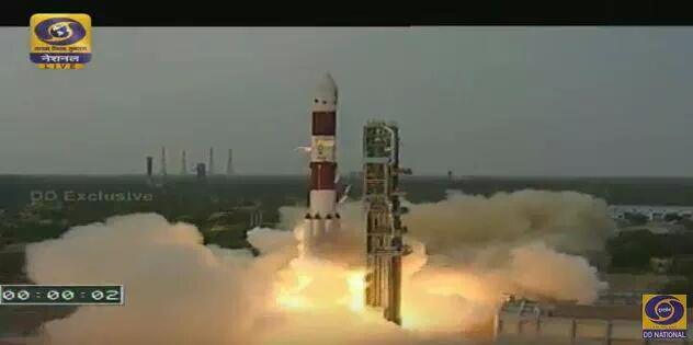 Komal_Indian's tweet image. There goes #Astrosat 😇
Congratulations India !
So proud of @isro 😘
Thanks @DDNational for the awesome coverage 👍