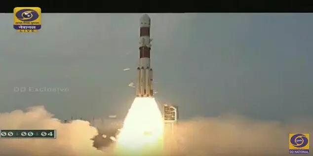 Komal_Indian's tweet image. There goes #Astrosat 😇
Congratulations India !
So proud of @isro 😘
Thanks @DDNational for the awesome coverage 👍