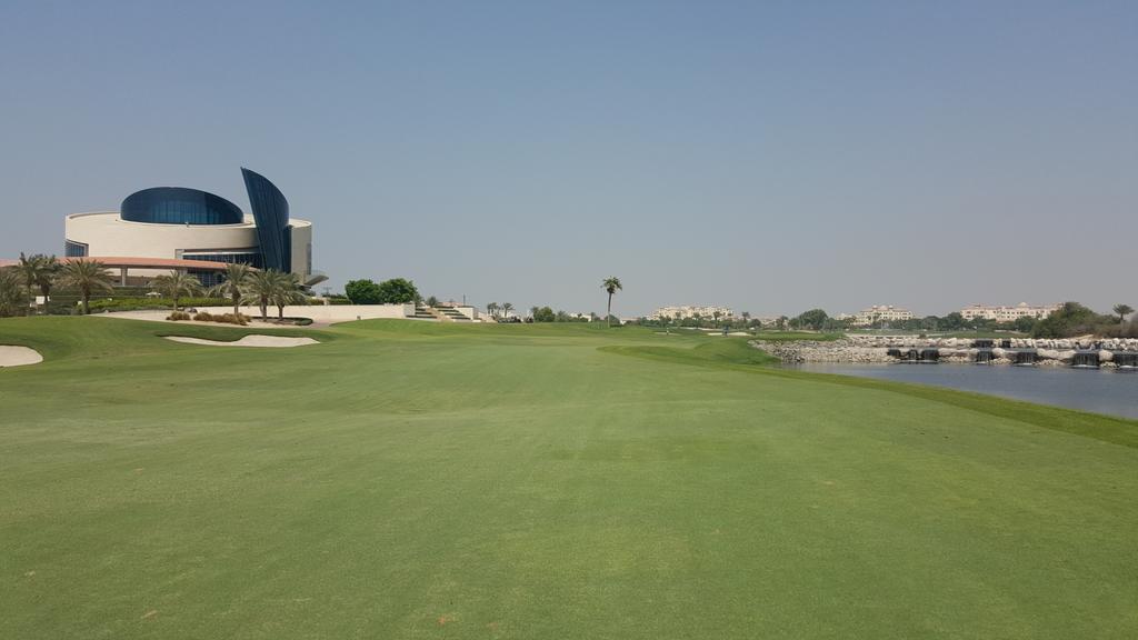 PaulBucan's tweet photo. Geting prepared for the Shaikh Maktoum Dubai Open at Al badia Golf Club @MENAGolfTour @RoyalFremantle @MizunoGolfAU http://t.co/BCdRkvvDHt