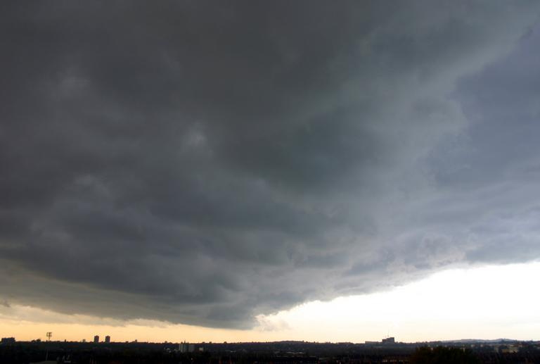 bbcweather's tweet image. Heavy rain &amp;amp; big storms likely for parts of Eng &amp;amp; Wales this afternoon. Warnings in force bbc.in/1LgfVTB Jo