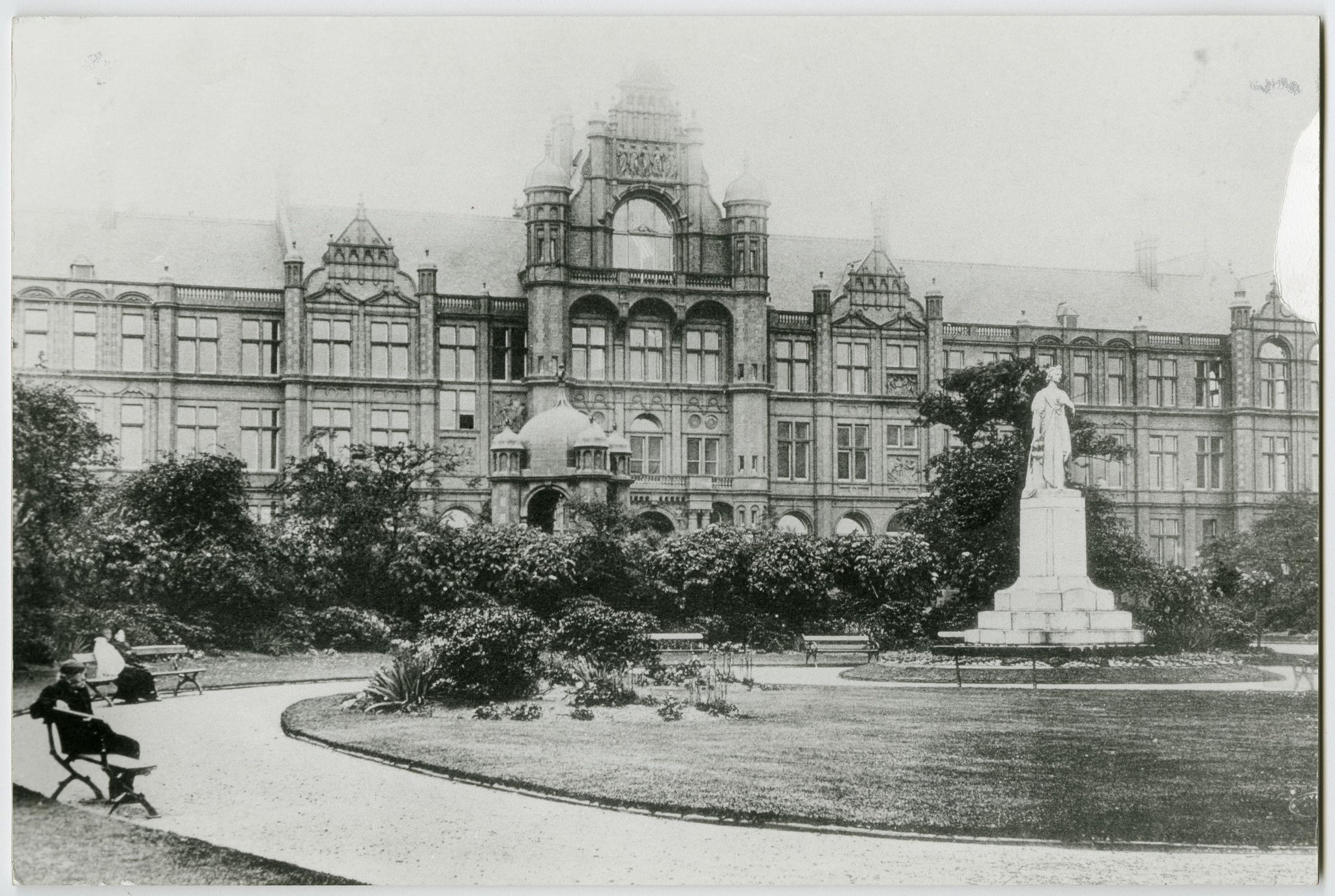 salford-uni-library-on-twitter-peel-building-and-statue-of-queen