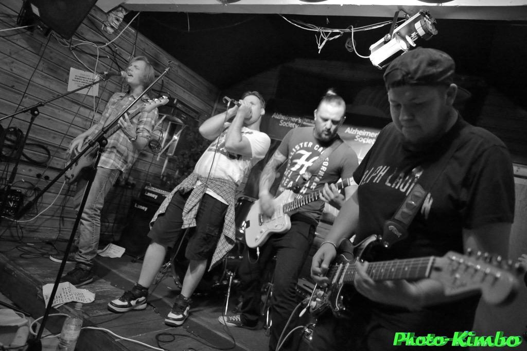 PressureheadUK's tweet photo. #band #grunge #livemusic http://t.co/ui6tEgPJcQ