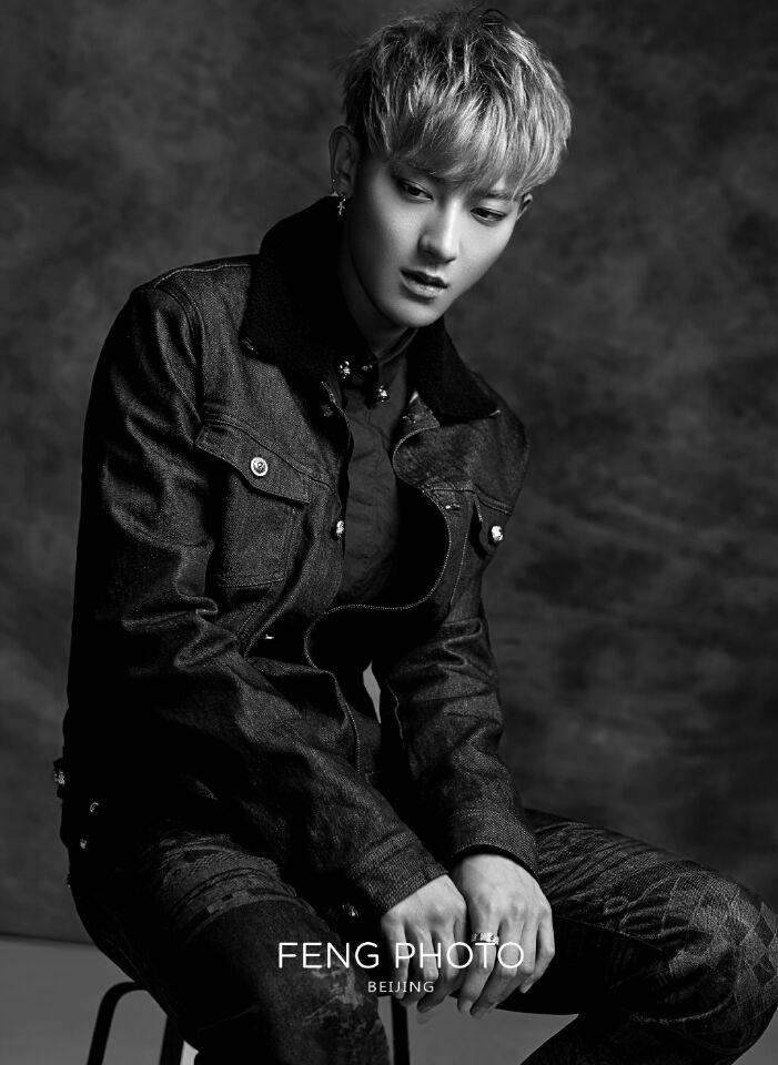 ZTAOEURUnion's tweet photo. [INFO] 150916 #ZTAO is following Versace official weibo. Let's give him a nice welcome in London😍 http://t.co/N0YOtn2rLJ