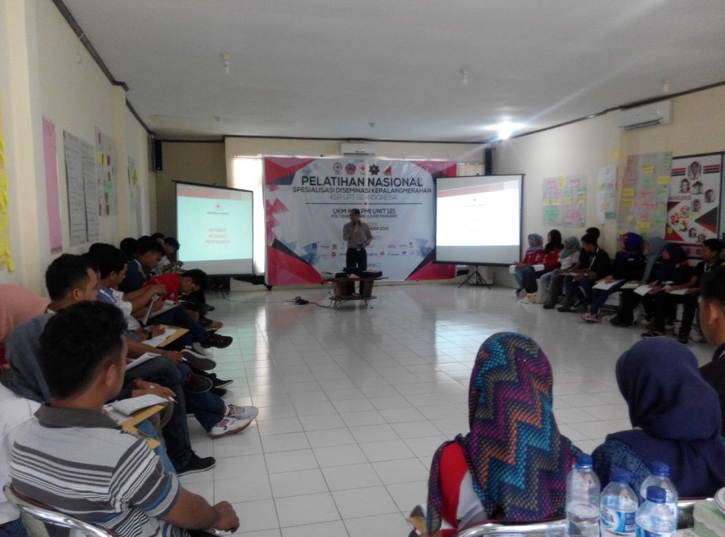 Siang ini lanjut Materi Advokasi negosiasi propaganda oleh bang Salam (: Tetap semangat para peserta pelatnas (: