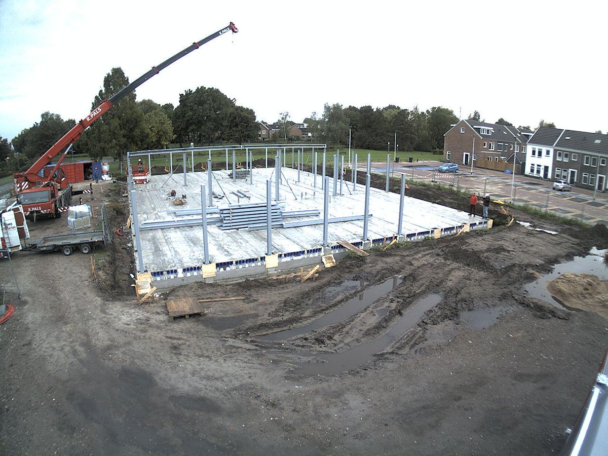 Plaatsen stalen kolommen en liggers #elburg bouw Scola van Kinsbergen