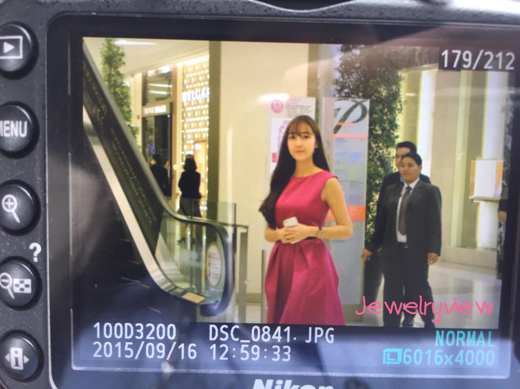 [PIC][15/16-09-2015]Jessica khởi hành đi Thái Lan để tham dự sự kiện của thương hiệu "BVLGARI" CPAQWTTUEAAT-ea