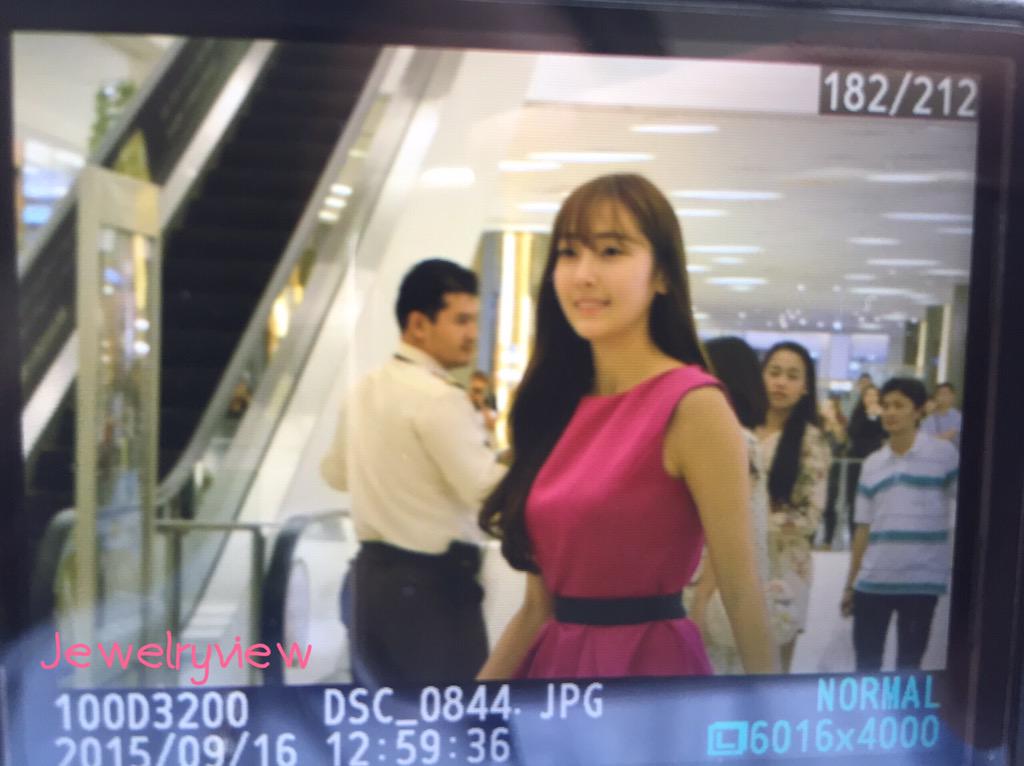 [PIC][15/16-09-2015]Jessica khởi hành đi Thái Lan để tham dự sự kiện của thương hiệu "BVLGARI" CPAQWUZUYAAlJMf