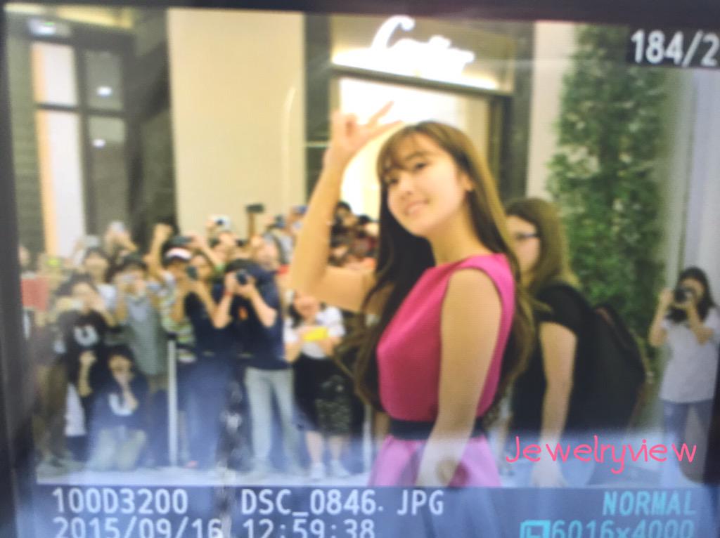 [PIC][15/16-09-2015]Jessica khởi hành đi Thái Lan để tham dự sự kiện của thương hiệu "BVLGARI" CPARzooUEAAq3PT