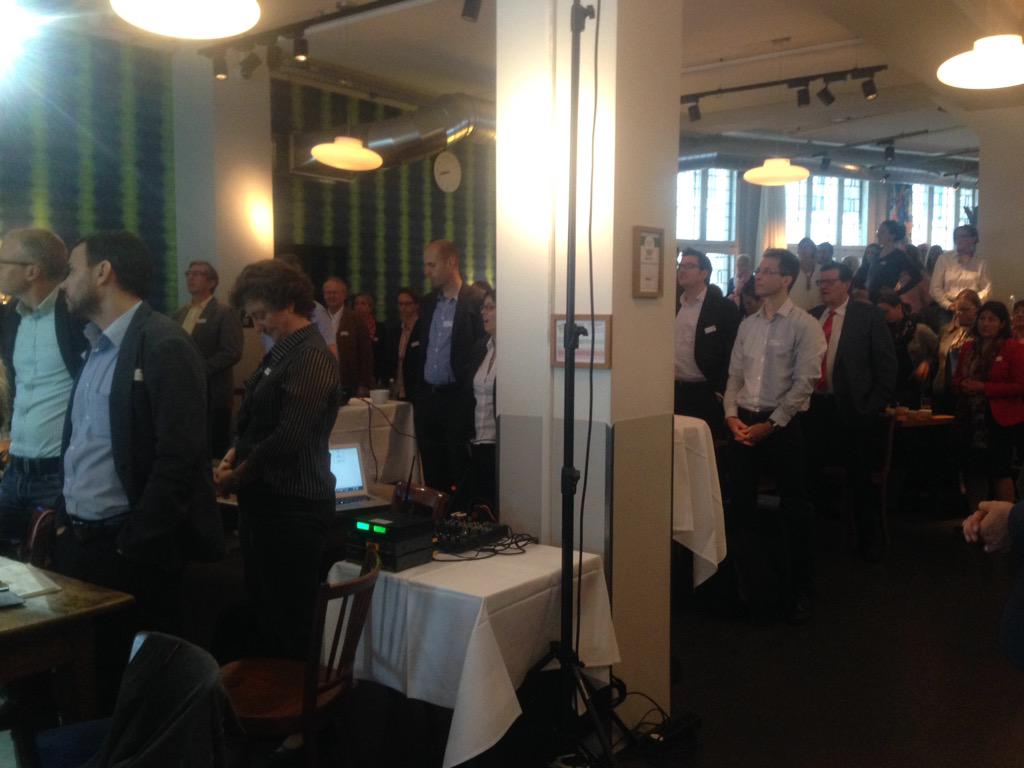 HRGipfel's tweet photo. Los geht's! Das 2. Referat von @CarolineOslizlo @stefanelli_sa @zuehlke_group http://t.co/K8VFVkMZ8e