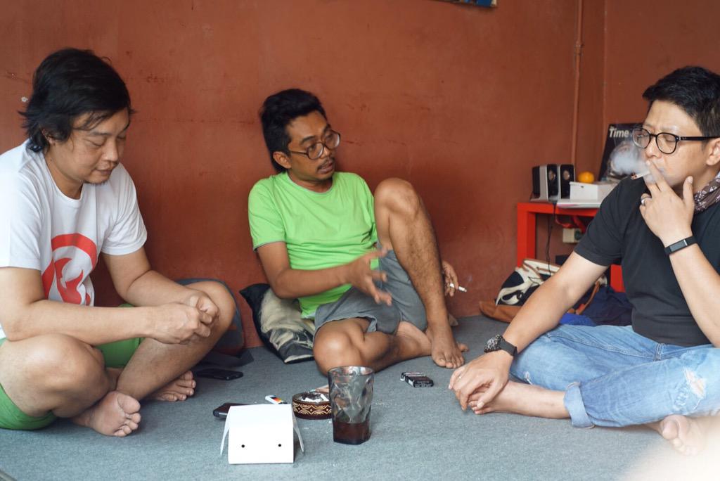 ReparasiFilm's tweet photo. disela sela workshop juga, RF kedatangan tamu, mas @wawaniwibowo , mas @salmanaristo dan a' @encebagus . http://t.co/Ba21uqfKMv