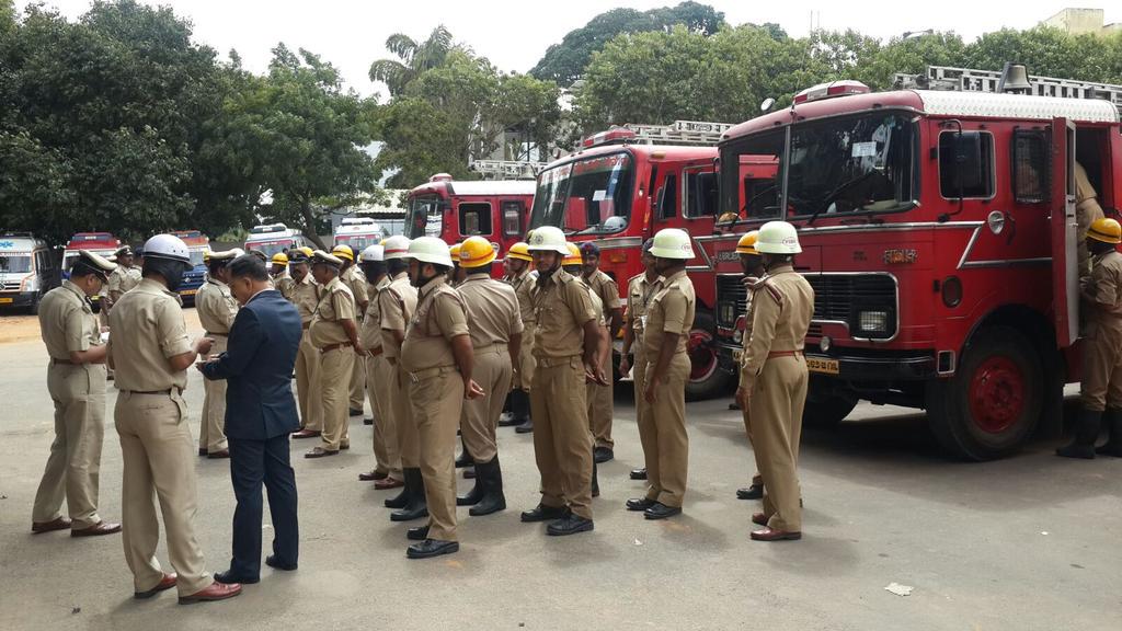 KarFireDept's tweet photo. Evacuation &amp; Mock drill at Electronic City Industrial Association, Near Infosys Gate-1, Electronic City, Bangalore http://t.co/OomX323zsU