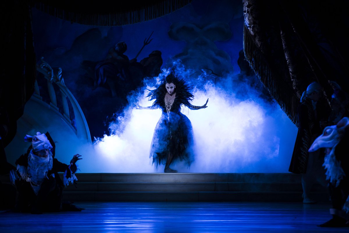 OrchestraVic's tweet photo. Another little Beauty moment from last night for you to enjoy ❤ #TABSleepingBeauty http://t.co/UlyIuskPRV