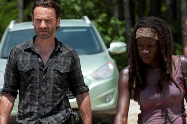 faveship's tweet photo. michonne and rick - the walking dead http://t.co/E2LWO8HrH7