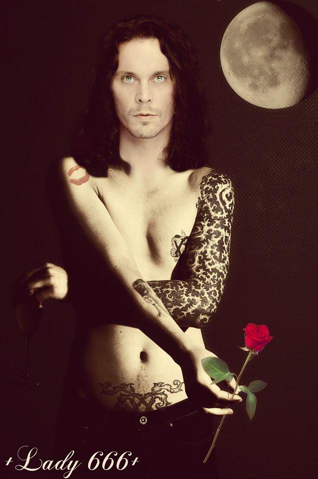 GuiselLady666's tweet photo. Me tomas, me amas, Sólo tú mi amor! Nadie puede poner mi mundo de cabeza como tú lo haces.Te amo y no hay más! http://t.co/VSzohjCURm