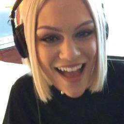 aldissadisa's tweet photo. Listen to this cover of "Flashlight" via #Smule: http://t.co/CiPkv6LpTW @JessieJ #SingKaraoke http://t.co/bdj4BrdESl