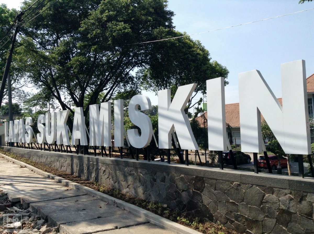 infobdg's tweet photo. LP Sukamiskin. Dibangun pada tahun 1817 oleh Pemerintahan Belanda, dan kini menjadi "rumah" bagi para koruptor. http://t.co/ZWdAiIS08t