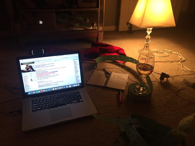 Cam girl problems. http://t.co/rfA08zZnMZ<a href="/tag/myfreecams"class="tags"><span>#myfreecams</span></a>