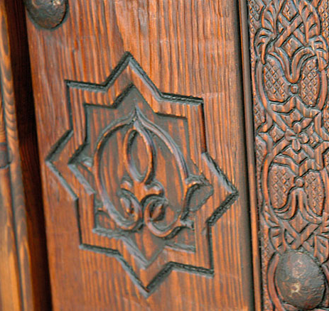 royalrusticd's tweet photo. Premium wood doors made from Swedish Wild Pine and handmade ironworks #madeinspain #rustic #moorishstyle #doors http://t.co/sZqgIghjqa