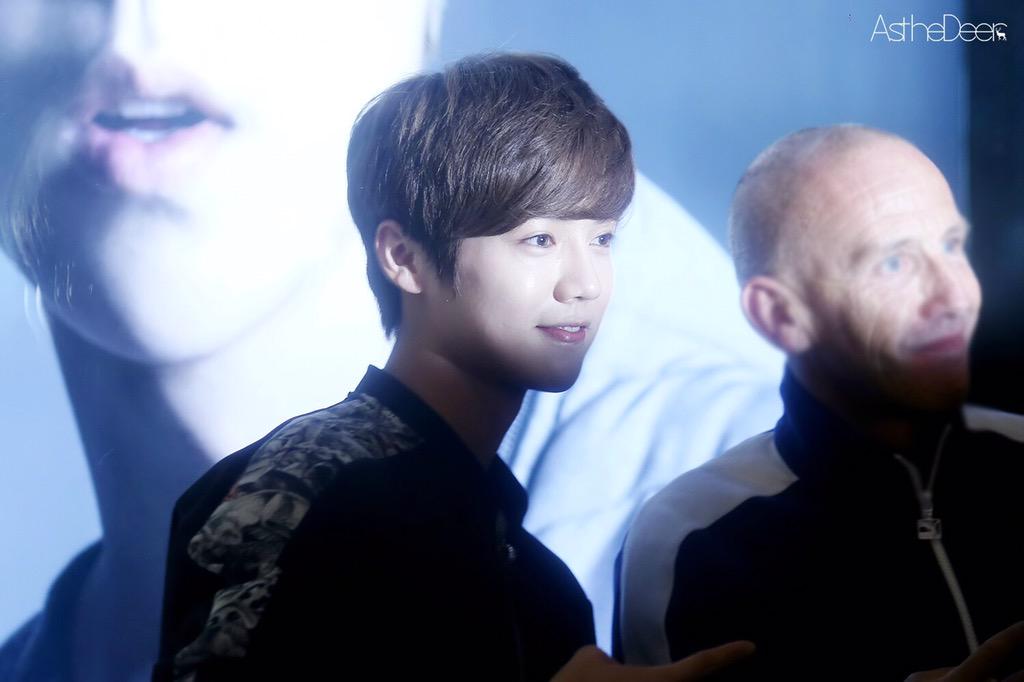 AstheDeer0420's tweet photo. 150915 #鹿晗 #루한 #luhan http://t.co/yaQzIcm2Aw