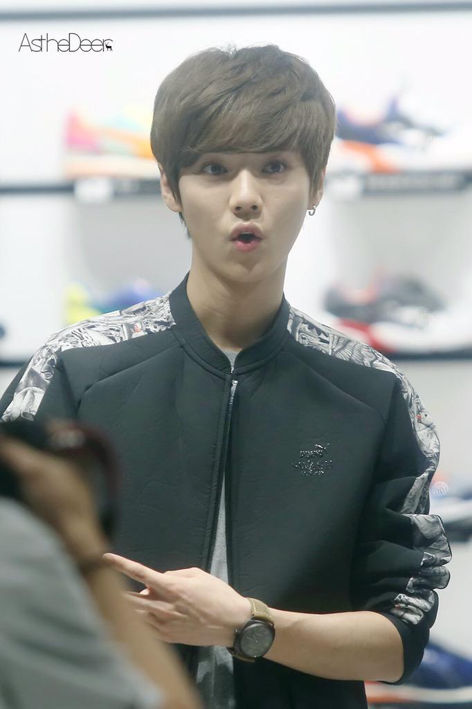 AstheDeer0420's tweet photo. 150915 #鹿晗 #루한 #luhan http://t.co/yaQzIcm2Aw