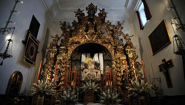 La Virgen de los Dolores de <a href="/LosServitas/">Hdad. Los Servitas</a> estrenó nueva saya en su festividad | #PSCofradías | sevilla.abc.es/pasionensevill…