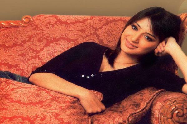 Gauri Pradhan Tejwani turns 38

to wish the talented actress a very happy b\day!      
