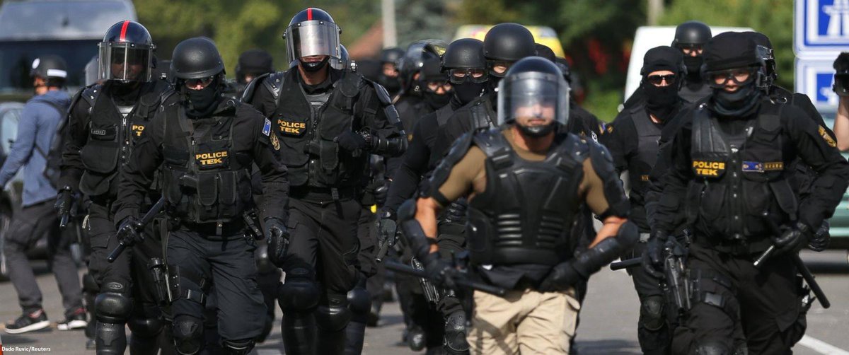 ABC's tweet photo. Hungarian riot police are using tear gas, water cannons against refugees in Hungary http://t.co/64vbB1nvuX http://t.co/Vsu24XQvDN