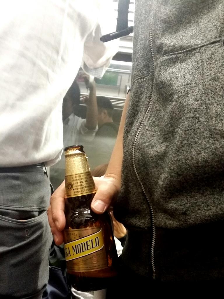 TalkativeAko's tweet photo. Drinking and riding.
Scene from the Oedo line.
#JapanSubway http://t.co/XgTvuXbYTU