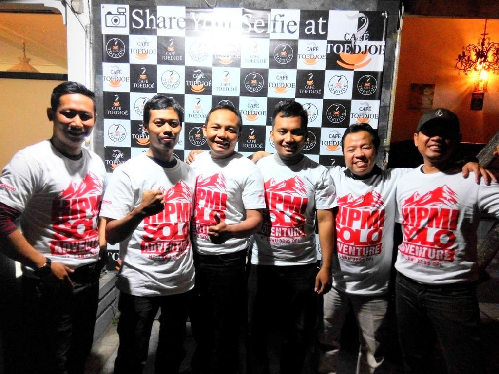 HIPMISka's tweet photo. Sabtu pagi team Hipmi Solo Adventure akan mendaki gunung Lawu. Semangat ... Sukses sampe tujuan &amp; selamat sampai Solo http://t.co/5hDHbxSScJ