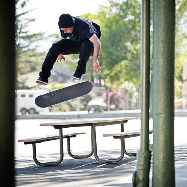 esskatechile's tweet photo. @kellyhart flicking a kickflip!! 
#eS_Accel_Slim #esSkateboarding 
Fotografía @kyleseidler http://t.co/NCs8GLB8cO
