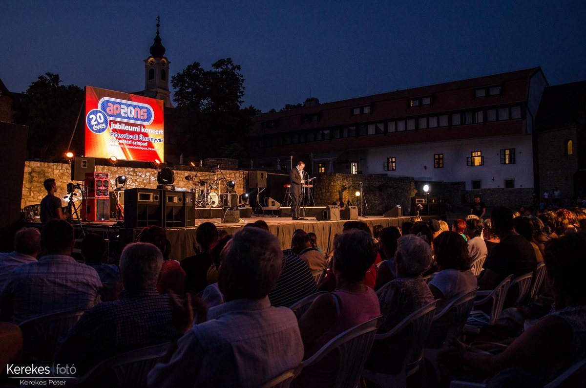 apsons's tweet photo. Pár fotó 20 éves jubileumi koncertünkről...videó folyamatban!
Köszönet Kerekes Péternek a csodálatos képekért! http://t.co/zSRzarbnoa