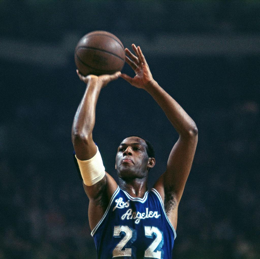  : Happy Birthday to 11-time All-Star Elgin Baylor! The legend turns 81 today. 