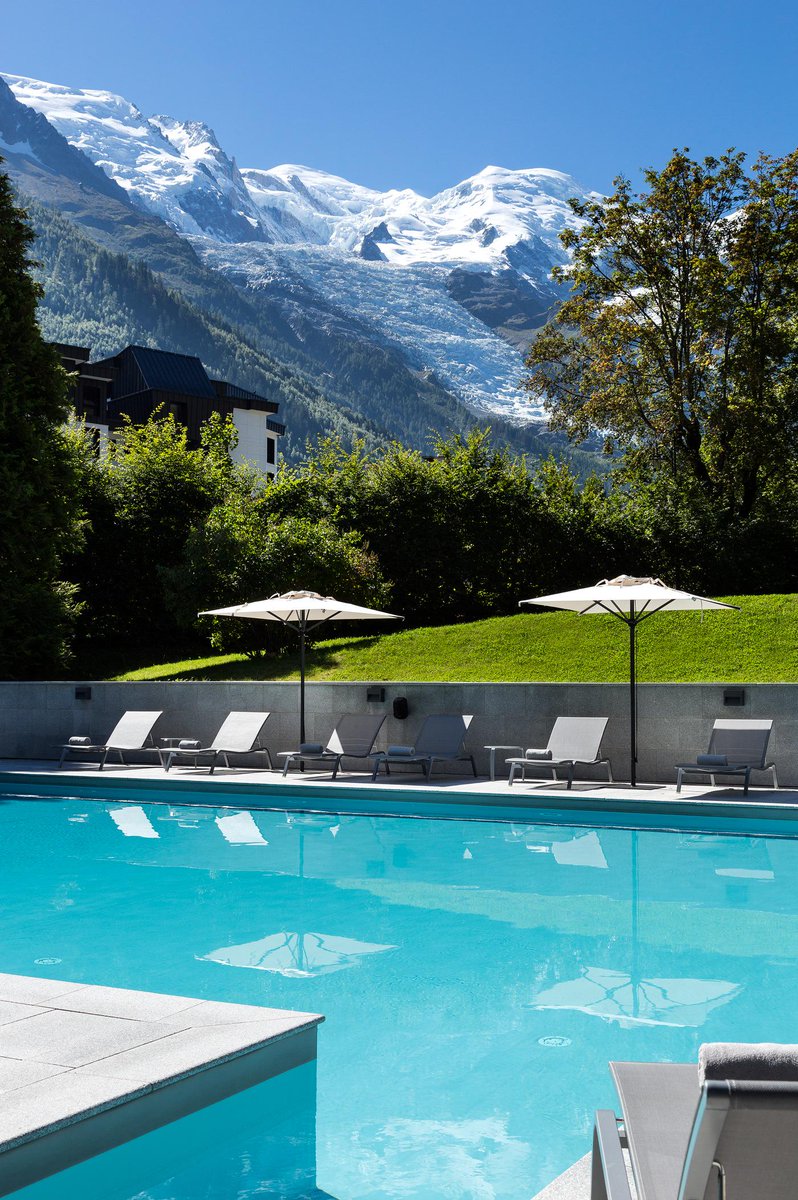 Coup de coeur de la semaine : L'Hôtel Mont Blanc à Chamonix ! Piscine avec vue sur le massif, qui dit mieux ?