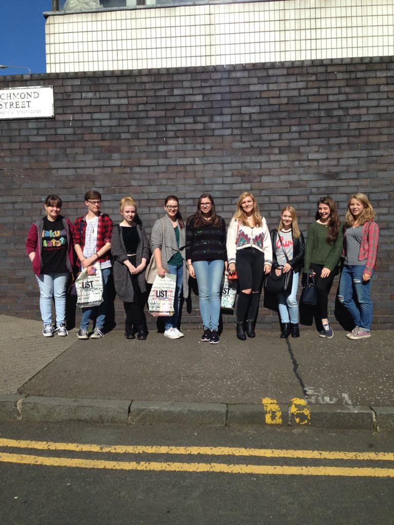 cmoir29's tweet photo. The ones that stayed with me through the tour and never left for dominos! #StrathHaSS #StrathBEd #strathfreshers15 http://t.co/q9SP47ufl6