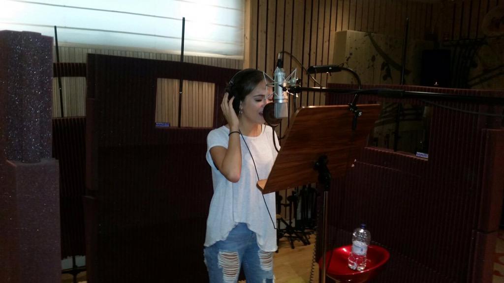 AnaMenaMusic's tweet photo. Día de grabación en @DalamixStudio con equipazo @BrunoDabruk @FelipeGSound @jldelapena a tope con nuestro disco! 💿🎤☺️ http://t.co/Iyqcby8yMZ
