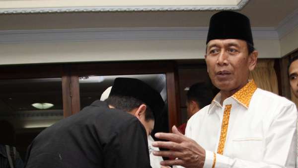 detikcom's tweet image. Wiranto Instruksikan F-Hanura Tolak Kenaikan Tunjangan DPR detik.id/6aahED