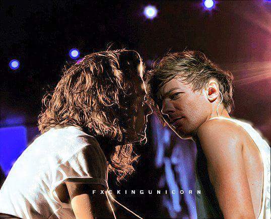 LARRYPHOFFICIAL's tweet photo. GODDAMNIT. I'm offended -R #EMABiggestFans1D http://t.co/4tqTTmCFr4