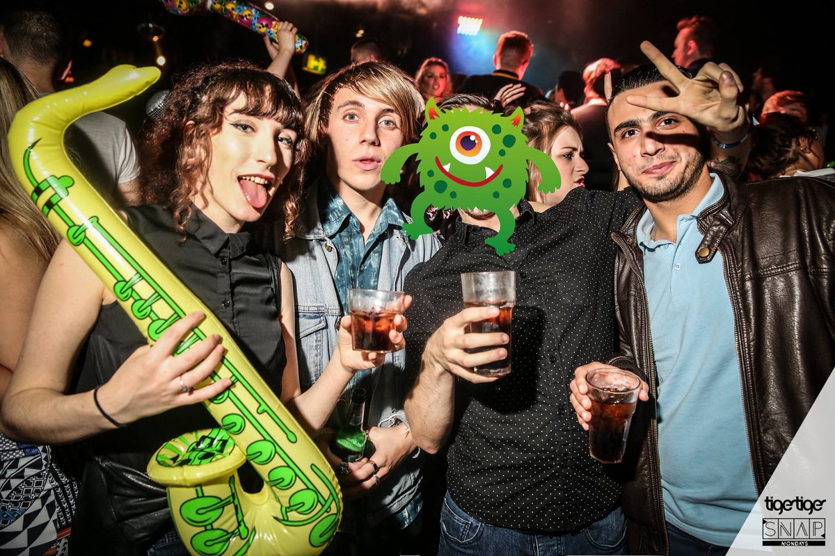SocialSceneMcr's tweet photo. Who from @salfordsu got a SNAP Monday night at @TigerTigerMCR http://t.co/qP6DppOhFn http://t.co/hxPw06S0ot