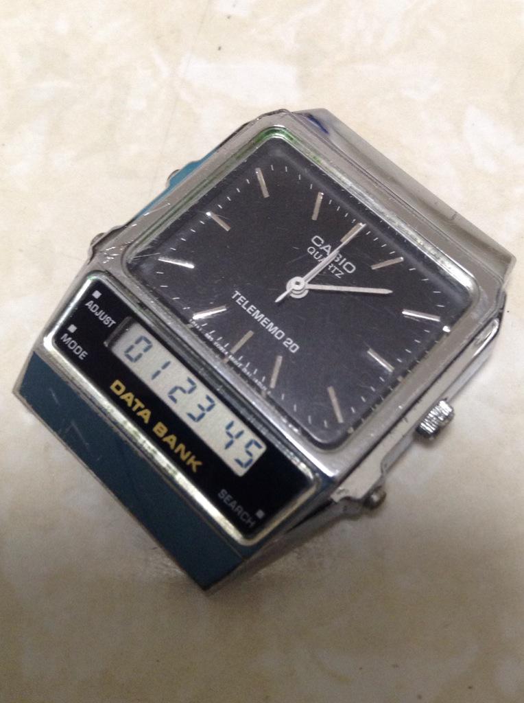 CASIO AB-100（88年）アナログ時計にデータバンクがくっついた変わり種