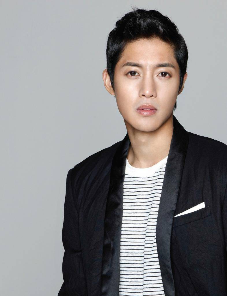 allkpop's tweet photo. Kim Hyun Joong to hold urgent press conference concerning ex-girlfriend and paternity test
http://t.co/ZHaVQwjuKb http://t.co/FaajcskAg0