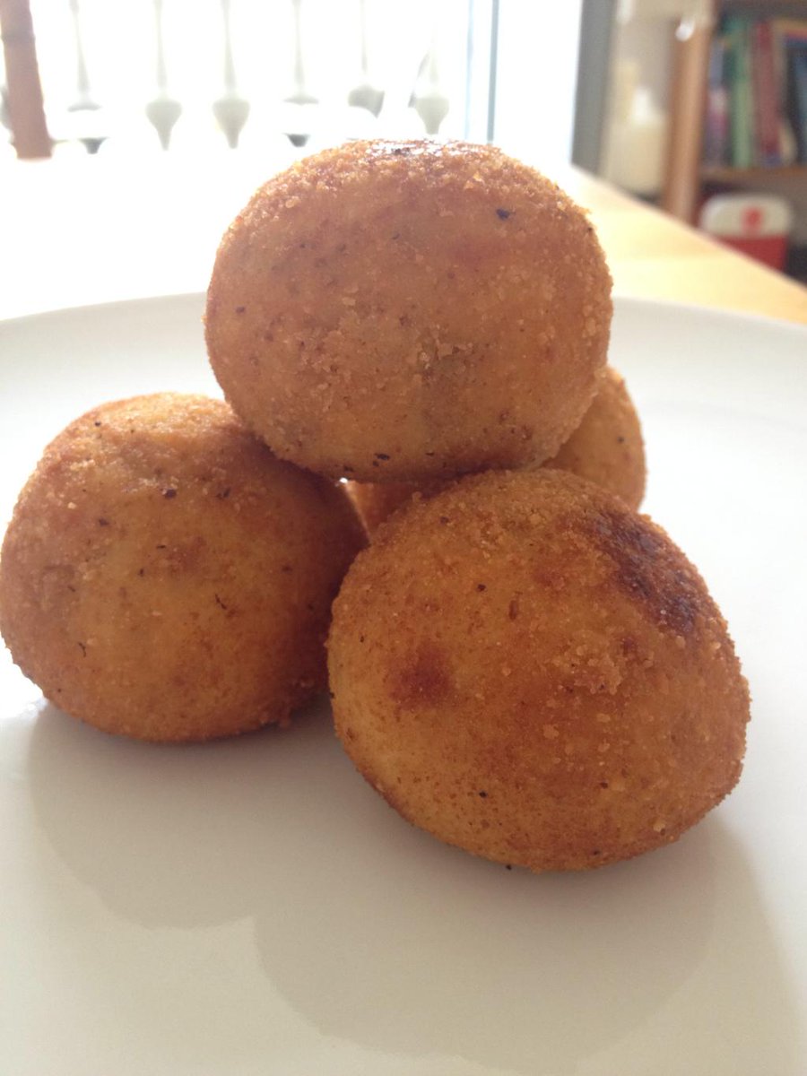 anderga's tweet photo. Restaurander estrena logo, nueva web y para celebrarlo, te trae croquetas de jamón con las… http://t.co/ybhXd5eorW http://t.co/etnFtIBC2B