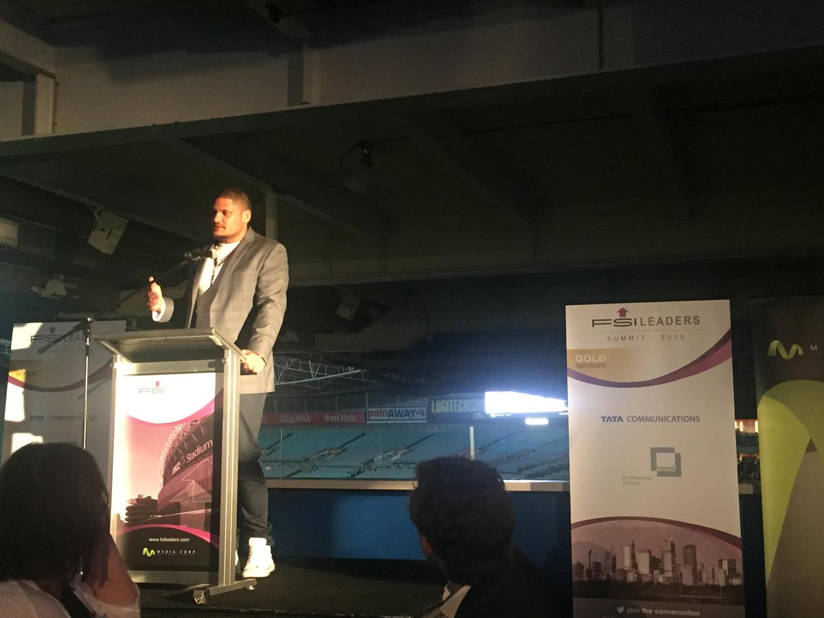 hotdodger's tweet photo. Big @williemason telling it as it is... all about leadership #fsileaderssummit #gomanly http://t.co/kgCHPiSHV4