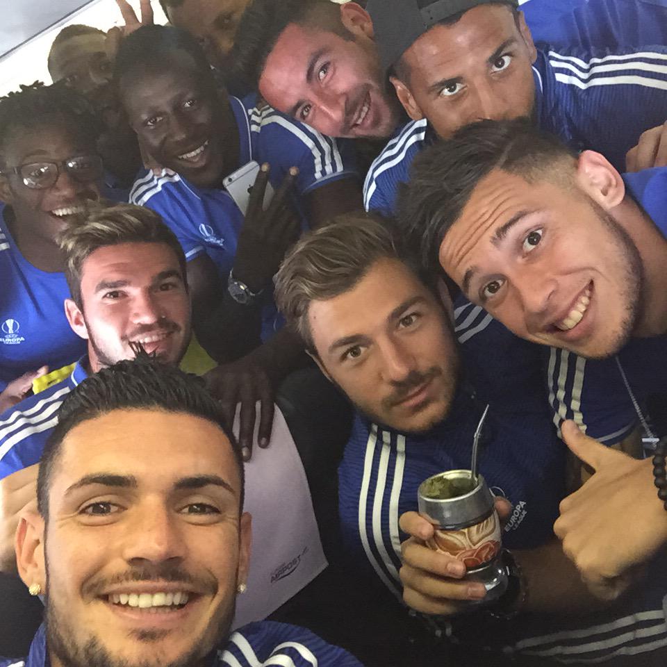 RemyCabella's tweet photo. TeamOM 🔵⚪️ Jajaja 😜 Europa League 💪🏼⚽️ http://t.co/dmHrcrGVaB
