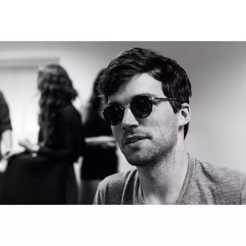 O ator Ian Harding,que interpreta o Ezra em pretty little liars,está completando 29 anos
happy birthday ian harding 