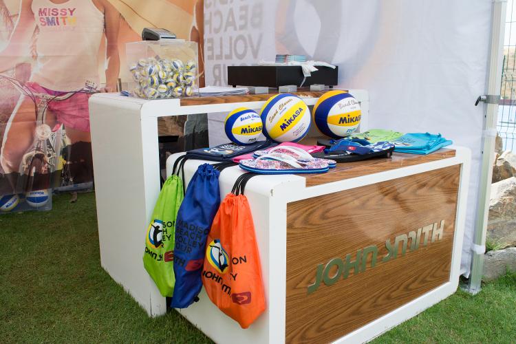 BeachVolleyMAD's tweet photo. ¡Date un capricho! Entra en nuestra tienda online y hazte con tu producto #MBVT2015 http://t.co/8wMiGBXiuW http://t.co/ztLV3gxSsr