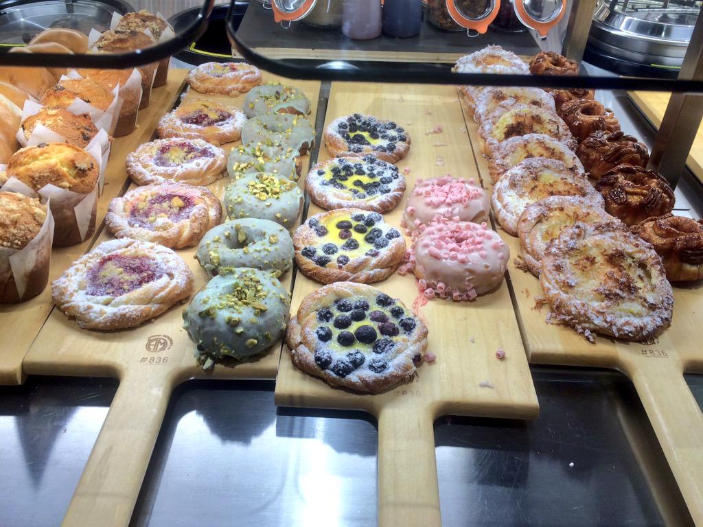 vanessainboston's tweet photo. The magic that is a @Roche_Bros breakfast. 🍩☕️ #thingsiate #upandatem #Vanessahearts http://t.co/HYM1OUVeWE